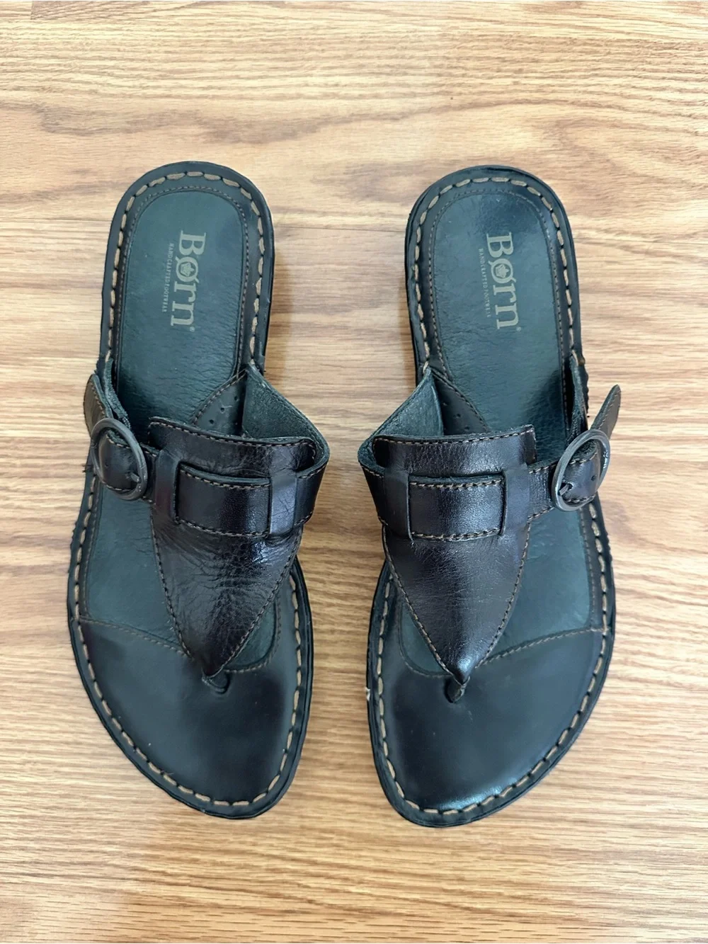 Born Black Leather Buckle Thong Sandal size 8